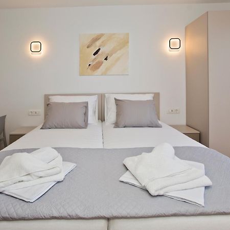 Luka'S Lodge Guesthouse & Hostel Χβαρ Εξωτερικό φωτογραφία
