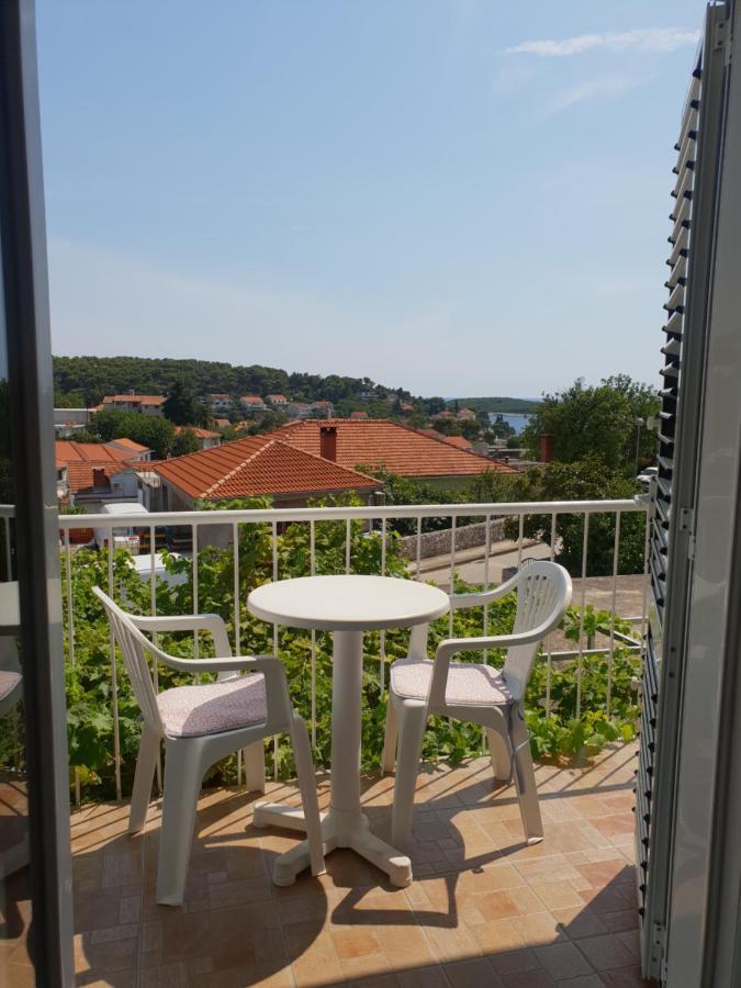 Luka'S Lodge Guesthouse & Hostel Χβαρ Εξωτερικό φωτογραφία