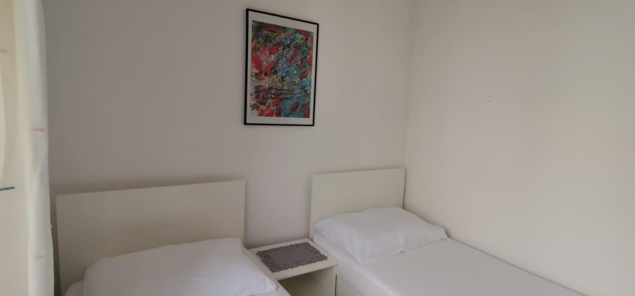 Luka'S Lodge Guesthouse & Hostel Χβαρ Εξωτερικό φωτογραφία