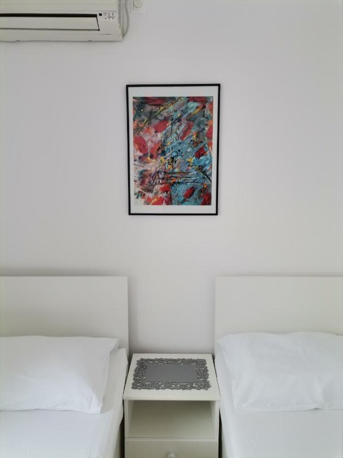 Luka'S Lodge Guesthouse & Hostel Χβαρ Εξωτερικό φωτογραφία