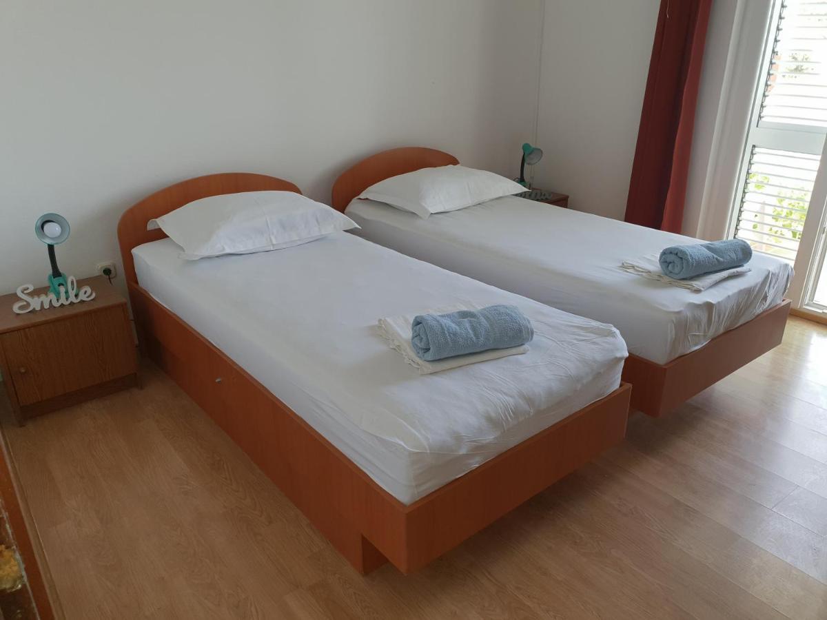Luka'S Lodge Guesthouse & Hostel Χβαρ Εξωτερικό φωτογραφία