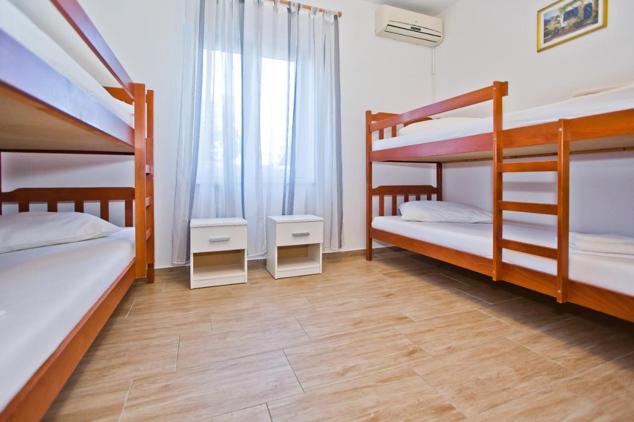Luka'S Lodge Guesthouse & Hostel Χβαρ Εξωτερικό φωτογραφία