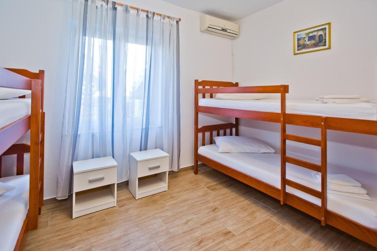 Luka'S Lodge Guesthouse & Hostel Χβαρ Εξωτερικό φωτογραφία