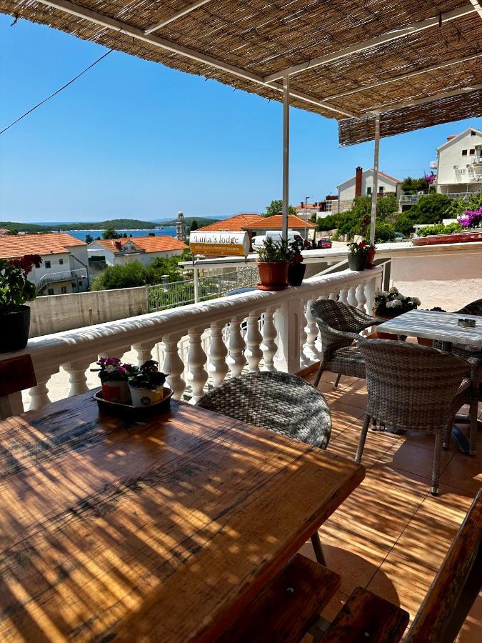 Luka'S Lodge Guesthouse & Hostel Χβαρ Εξωτερικό φωτογραφία