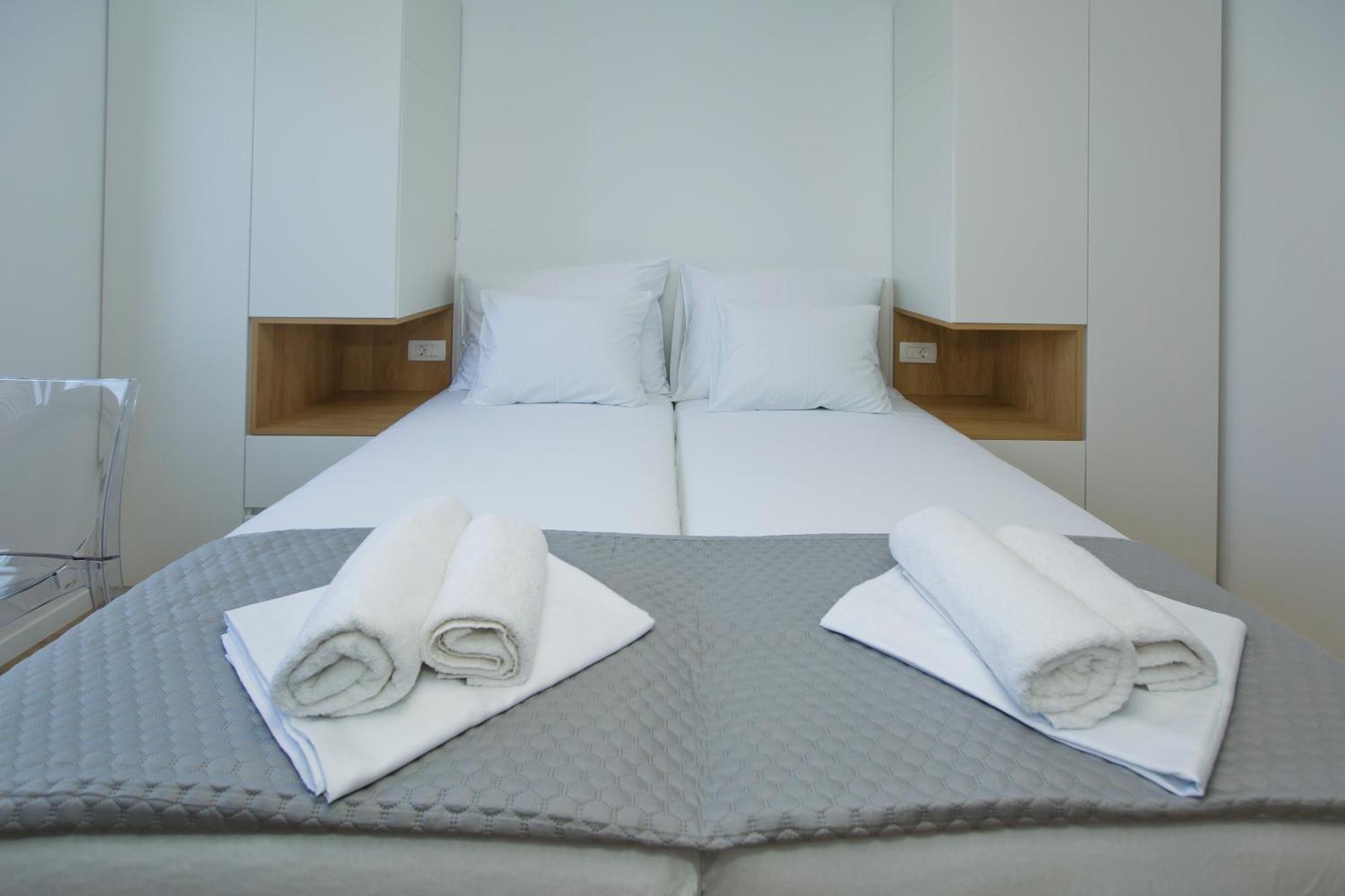 Luka'S Lodge Guesthouse & Hostel Χβαρ Εξωτερικό φωτογραφία