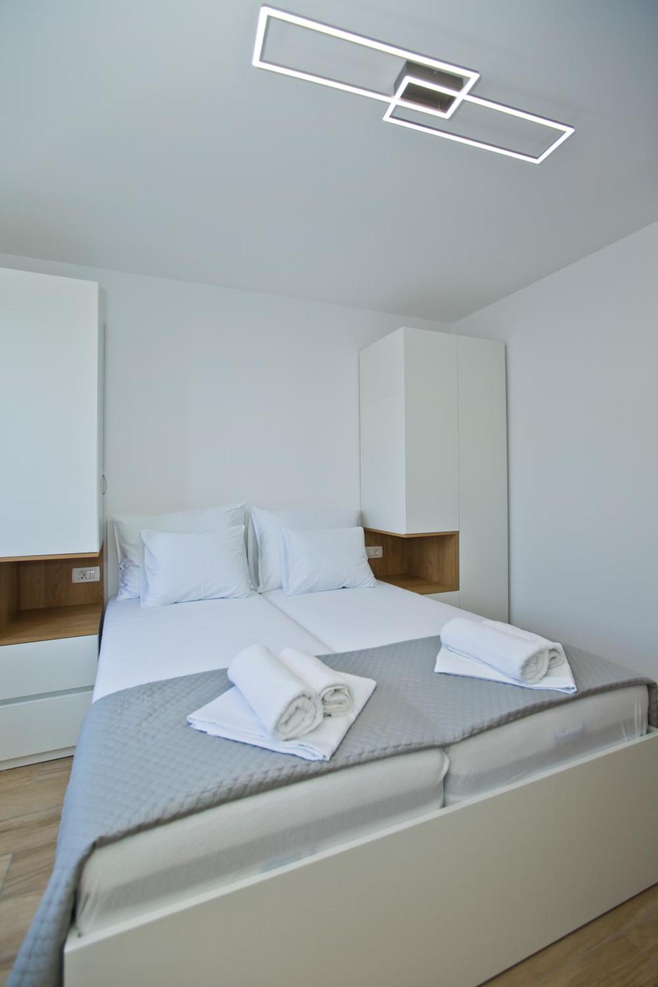 Luka'S Lodge Guesthouse & Hostel Χβαρ Εξωτερικό φωτογραφία