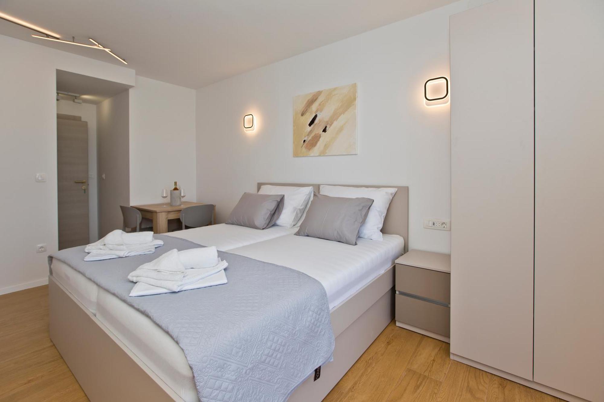 Luka'S Lodge Guesthouse & Hostel Χβαρ Εξωτερικό φωτογραφία