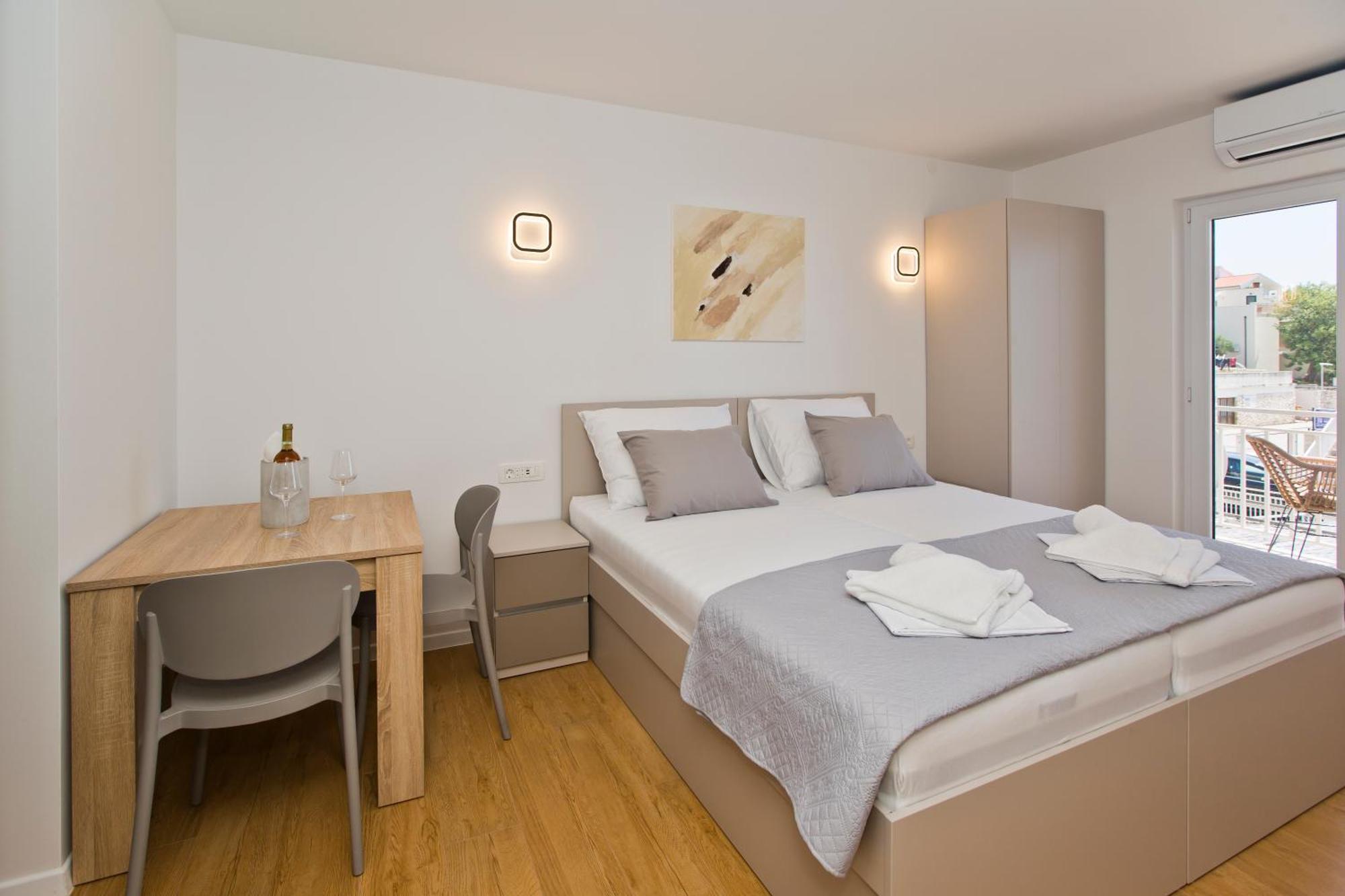Luka'S Lodge Guesthouse & Hostel Χβαρ Εξωτερικό φωτογραφία