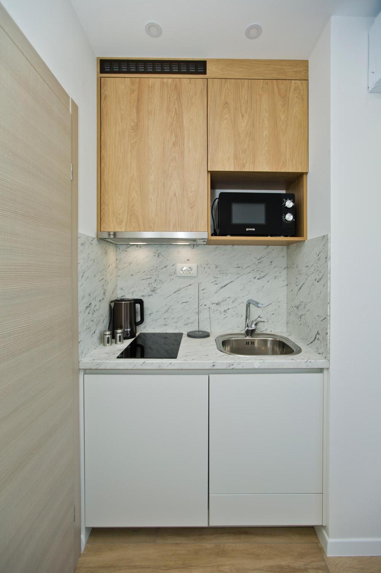 Luka'S Lodge Guesthouse & Hostel Χβαρ Εξωτερικό φωτογραφία