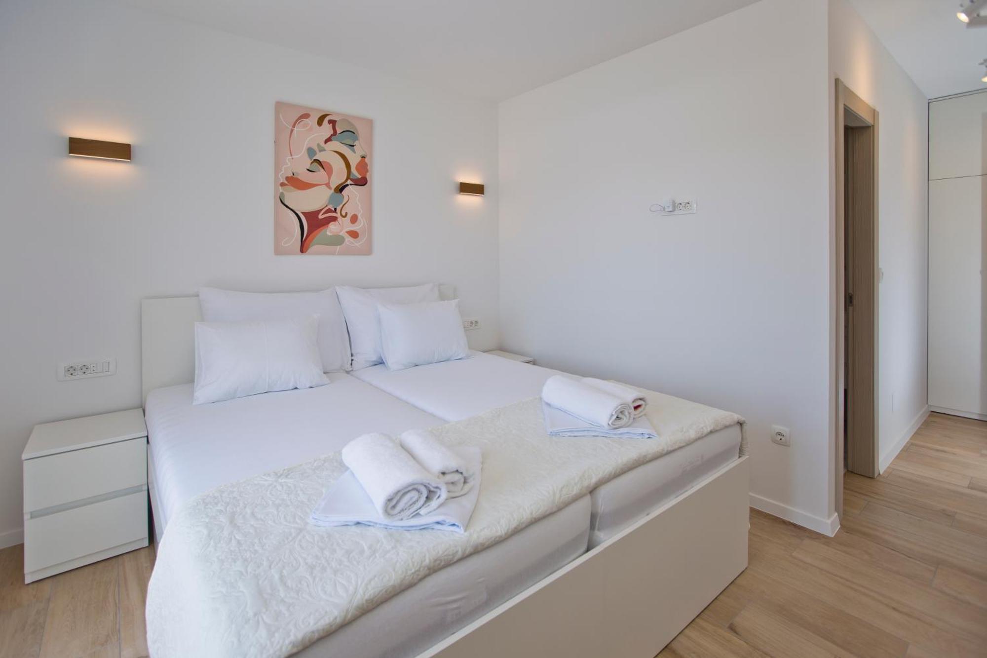 Luka'S Lodge Guesthouse & Hostel Χβαρ Εξωτερικό φωτογραφία