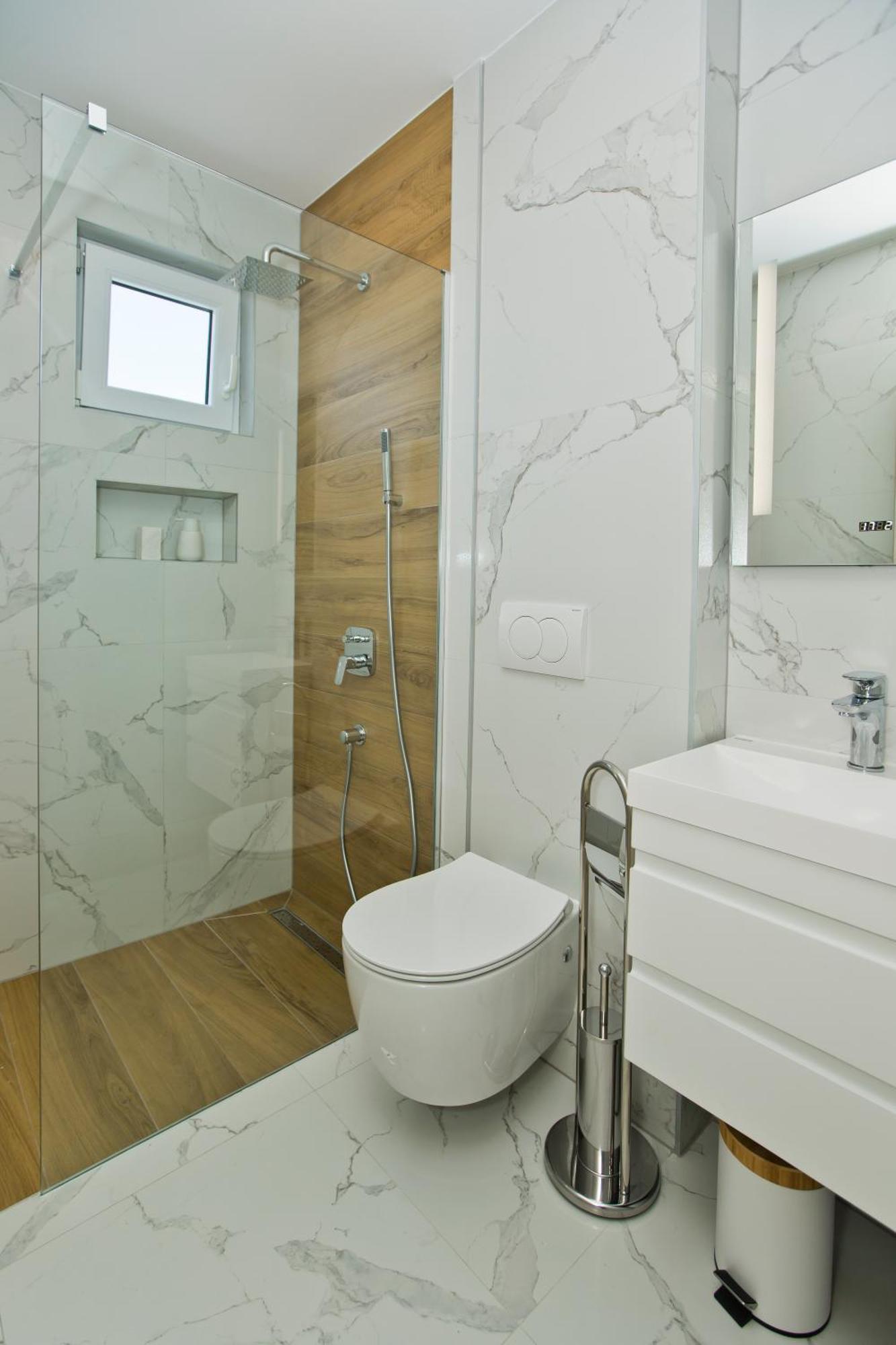 Luka'S Lodge Guesthouse & Hostel Χβαρ Εξωτερικό φωτογραφία