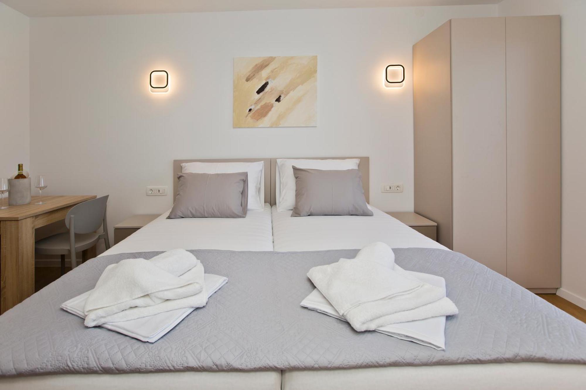 Luka'S Lodge Guesthouse & Hostel Χβαρ Εξωτερικό φωτογραφία