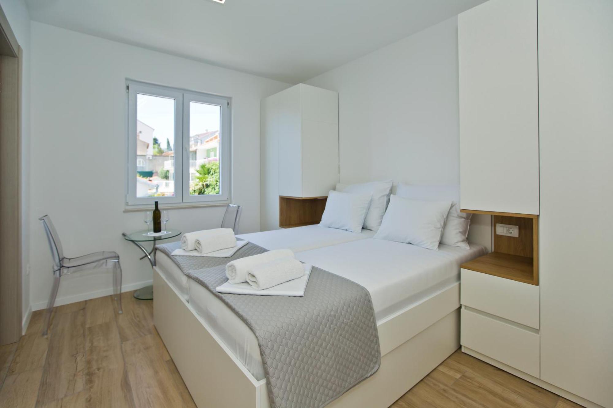 Luka'S Lodge Guesthouse & Hostel Χβαρ Εξωτερικό φωτογραφία