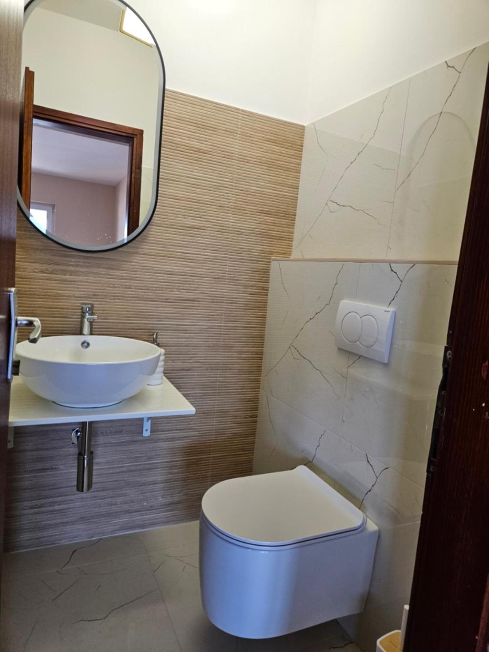 Luka'S Lodge Guesthouse & Hostel Χβαρ Εξωτερικό φωτογραφία