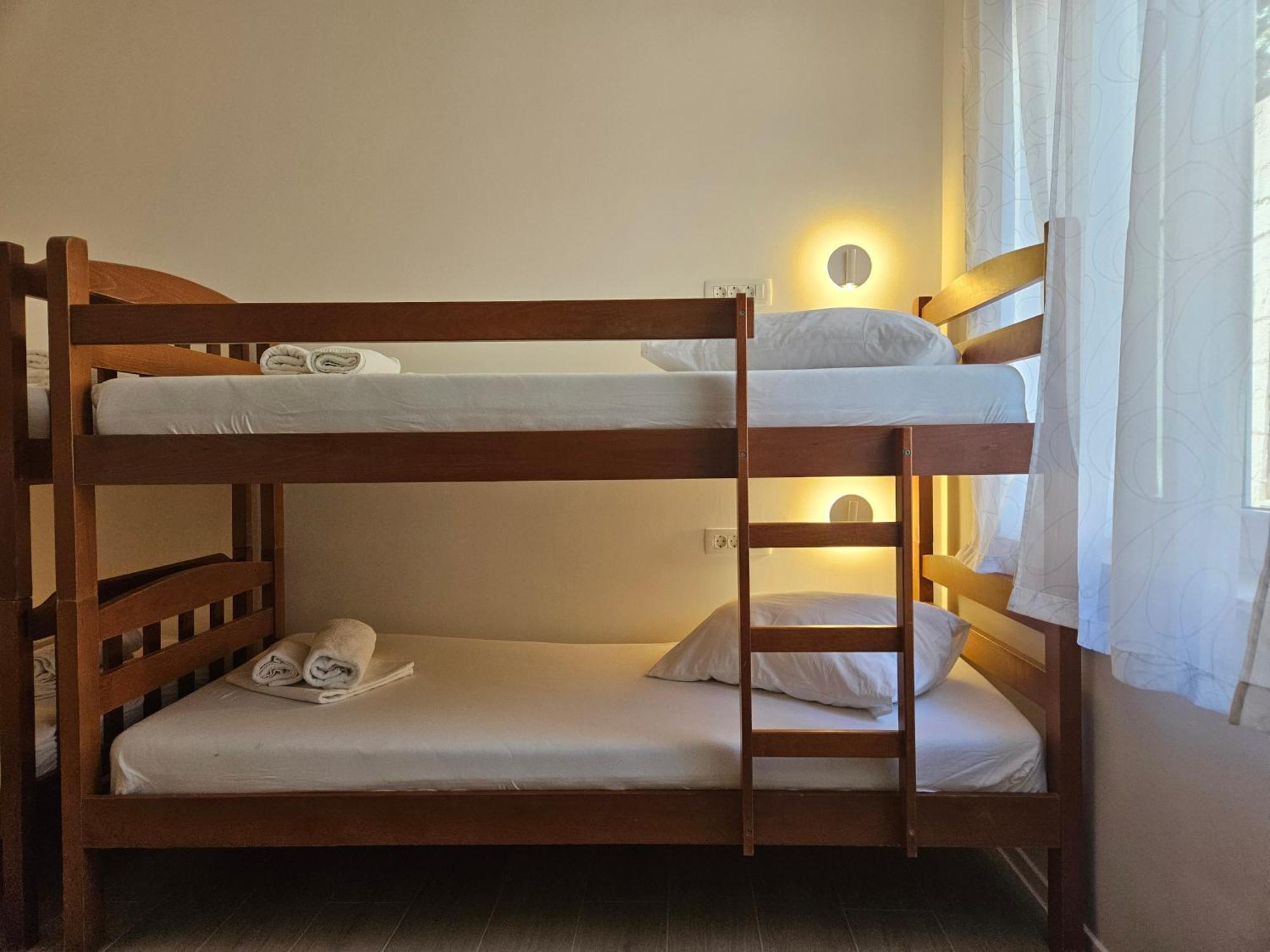 Luka'S Lodge Guesthouse & Hostel Χβαρ Εξωτερικό φωτογραφία