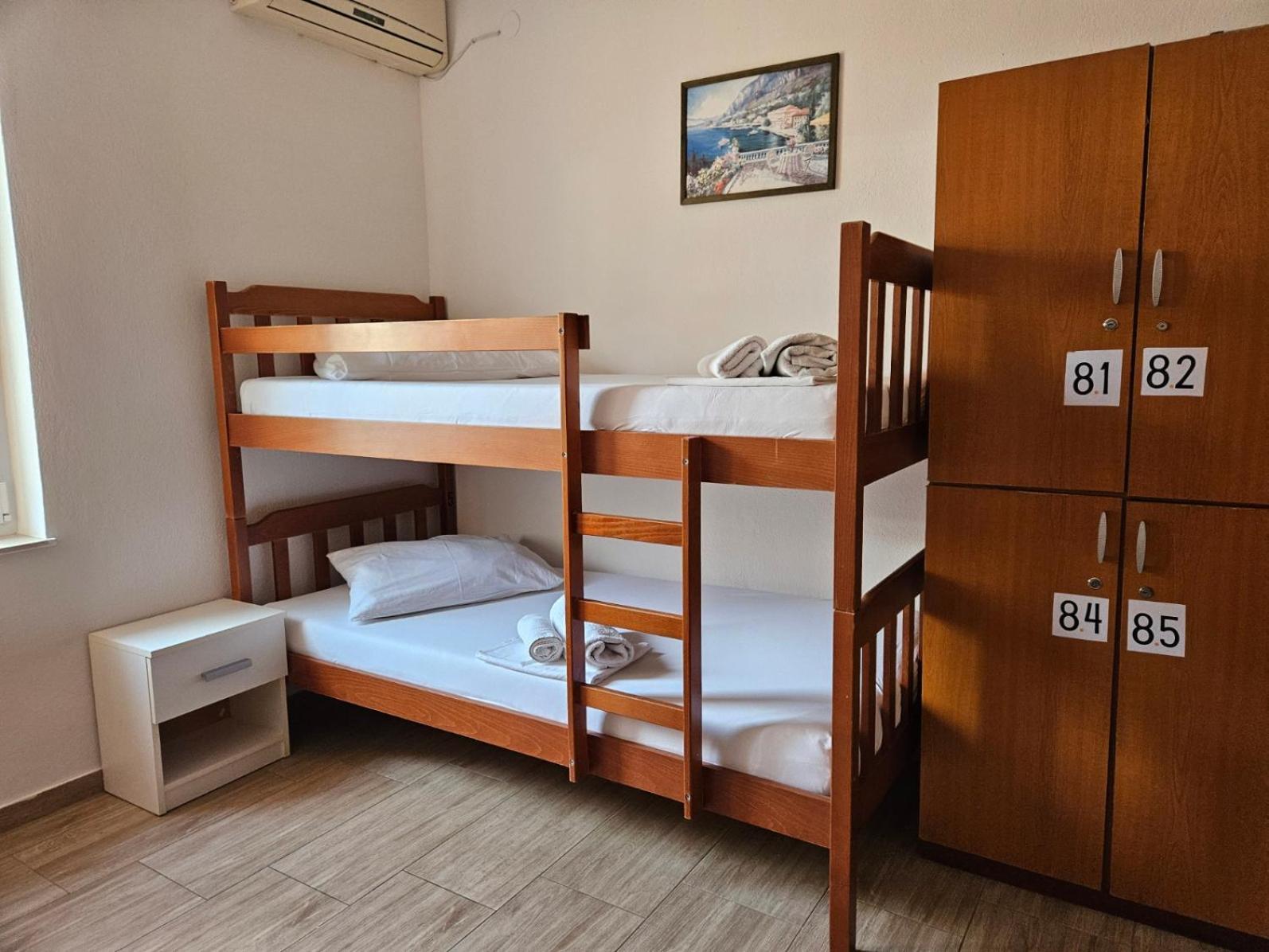 Luka'S Lodge Guesthouse & Hostel Χβαρ Εξωτερικό φωτογραφία