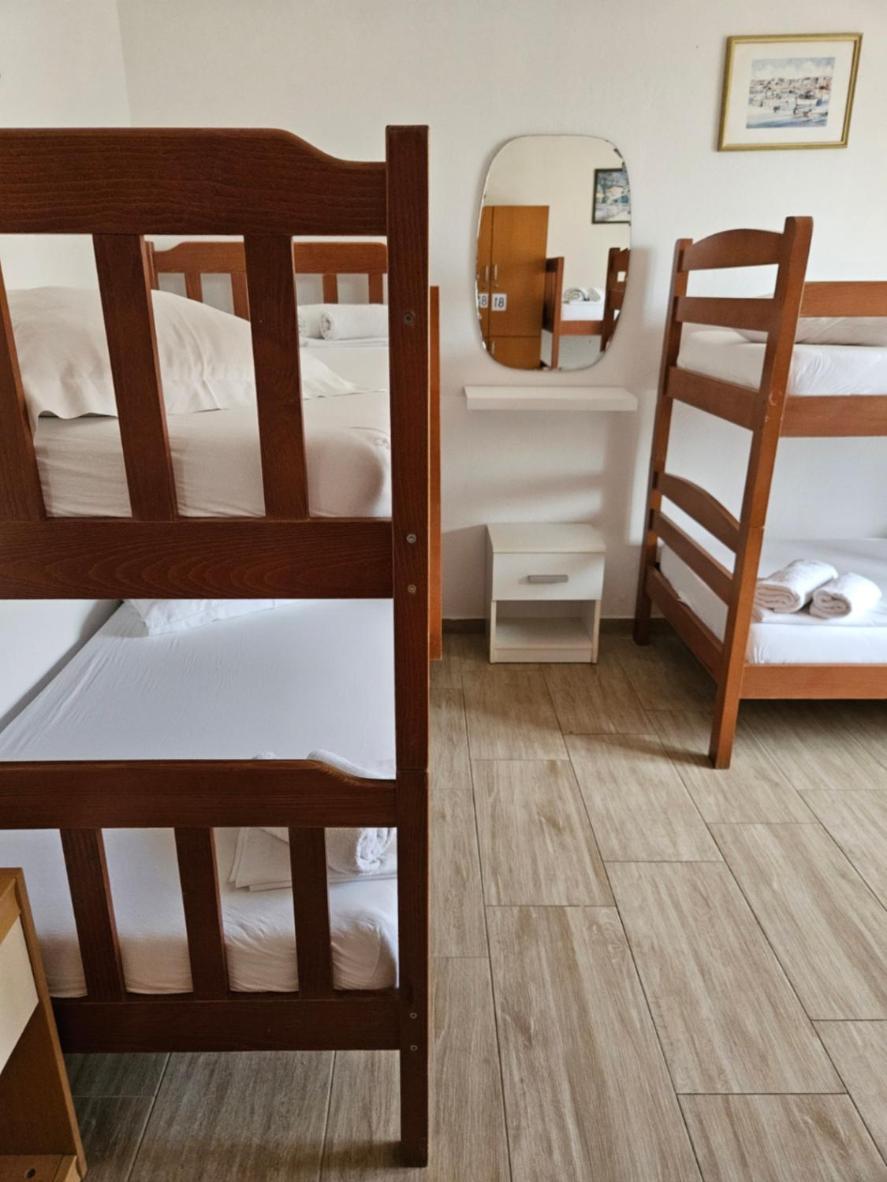 Luka'S Lodge Guesthouse & Hostel Χβαρ Εξωτερικό φωτογραφία