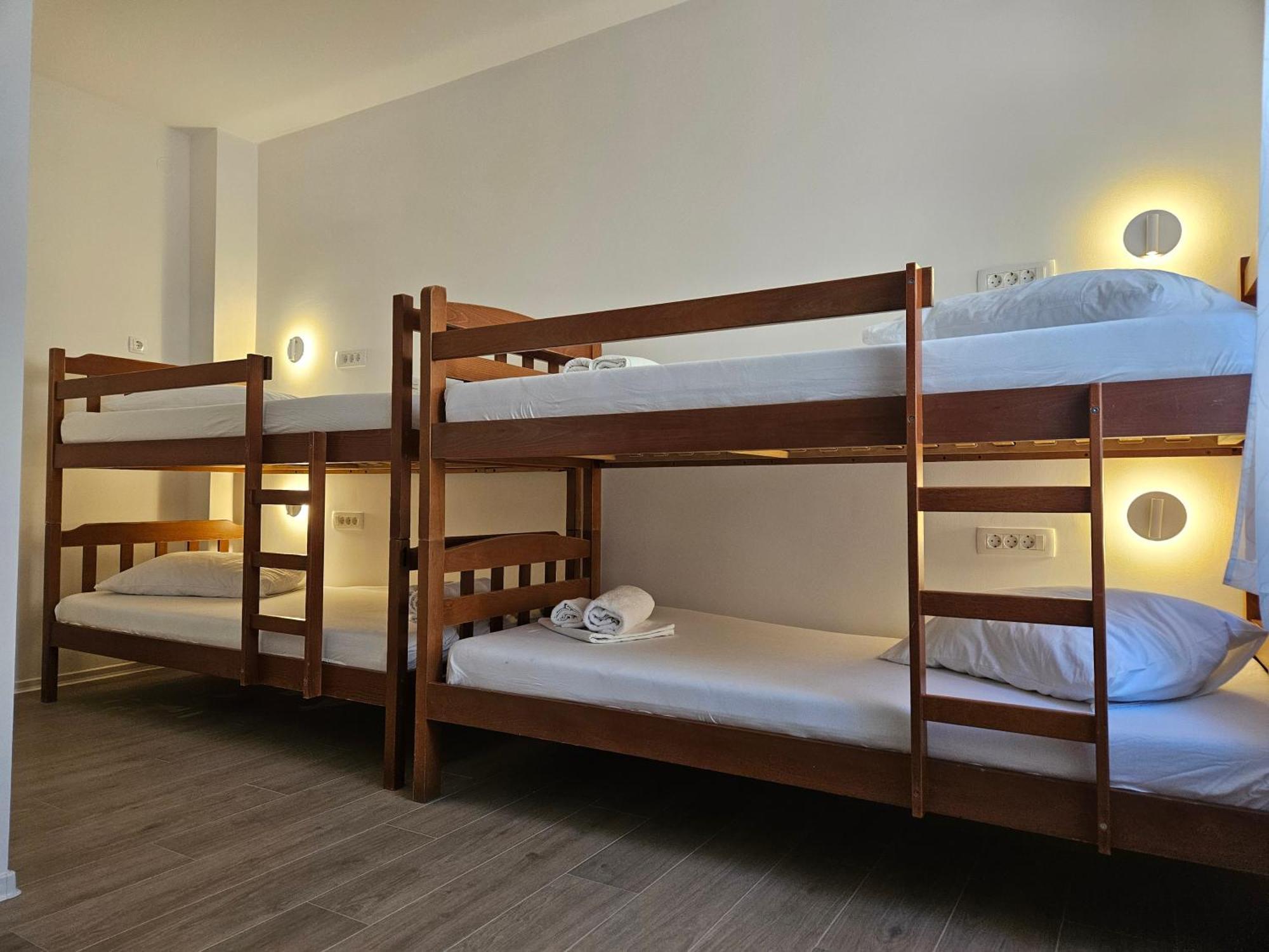 Luka'S Lodge Guesthouse & Hostel Χβαρ Εξωτερικό φωτογραφία