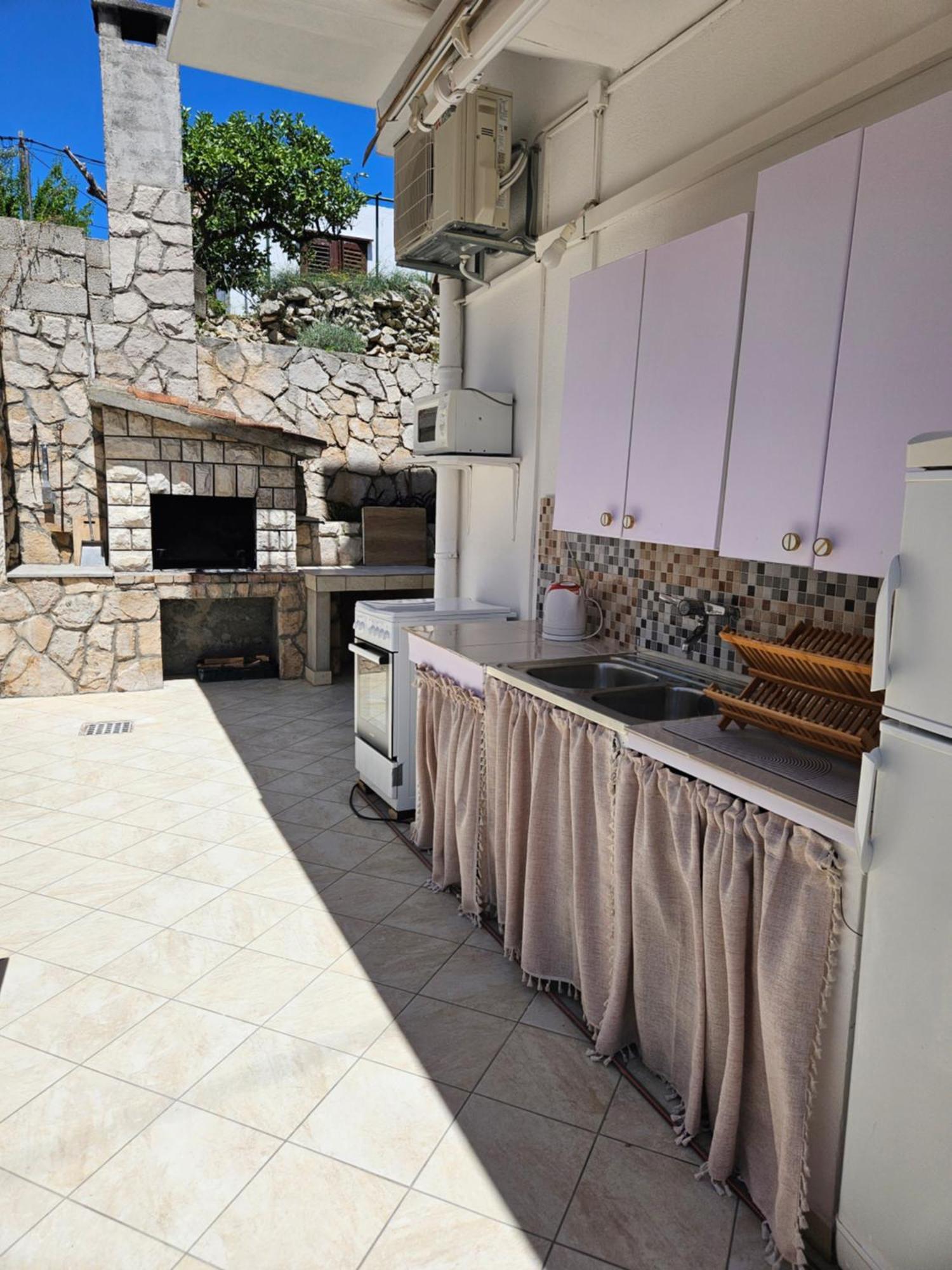 Luka'S Lodge Guesthouse & Hostel Χβαρ Εξωτερικό φωτογραφία