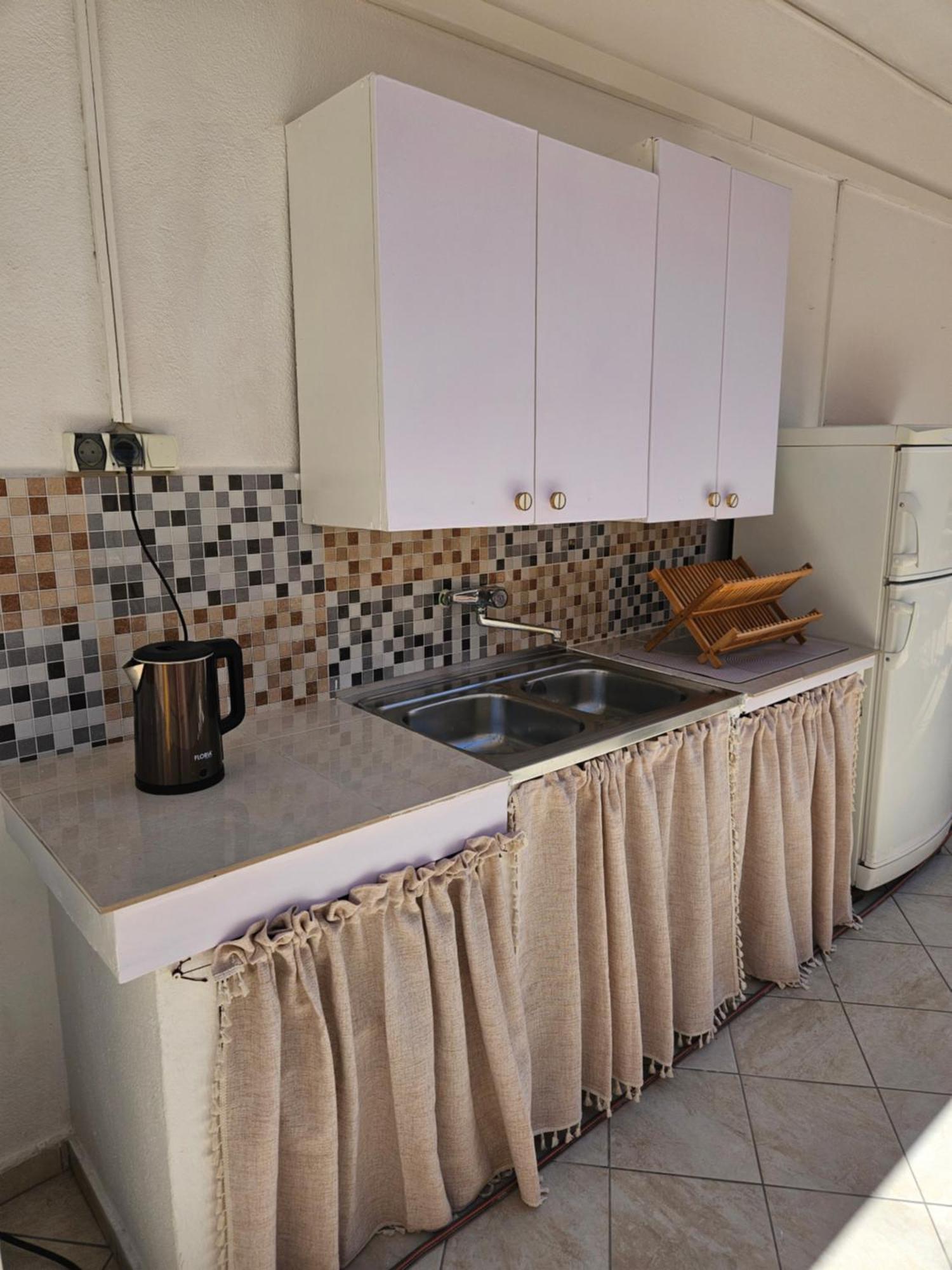 Luka'S Lodge Guesthouse & Hostel Χβαρ Εξωτερικό φωτογραφία