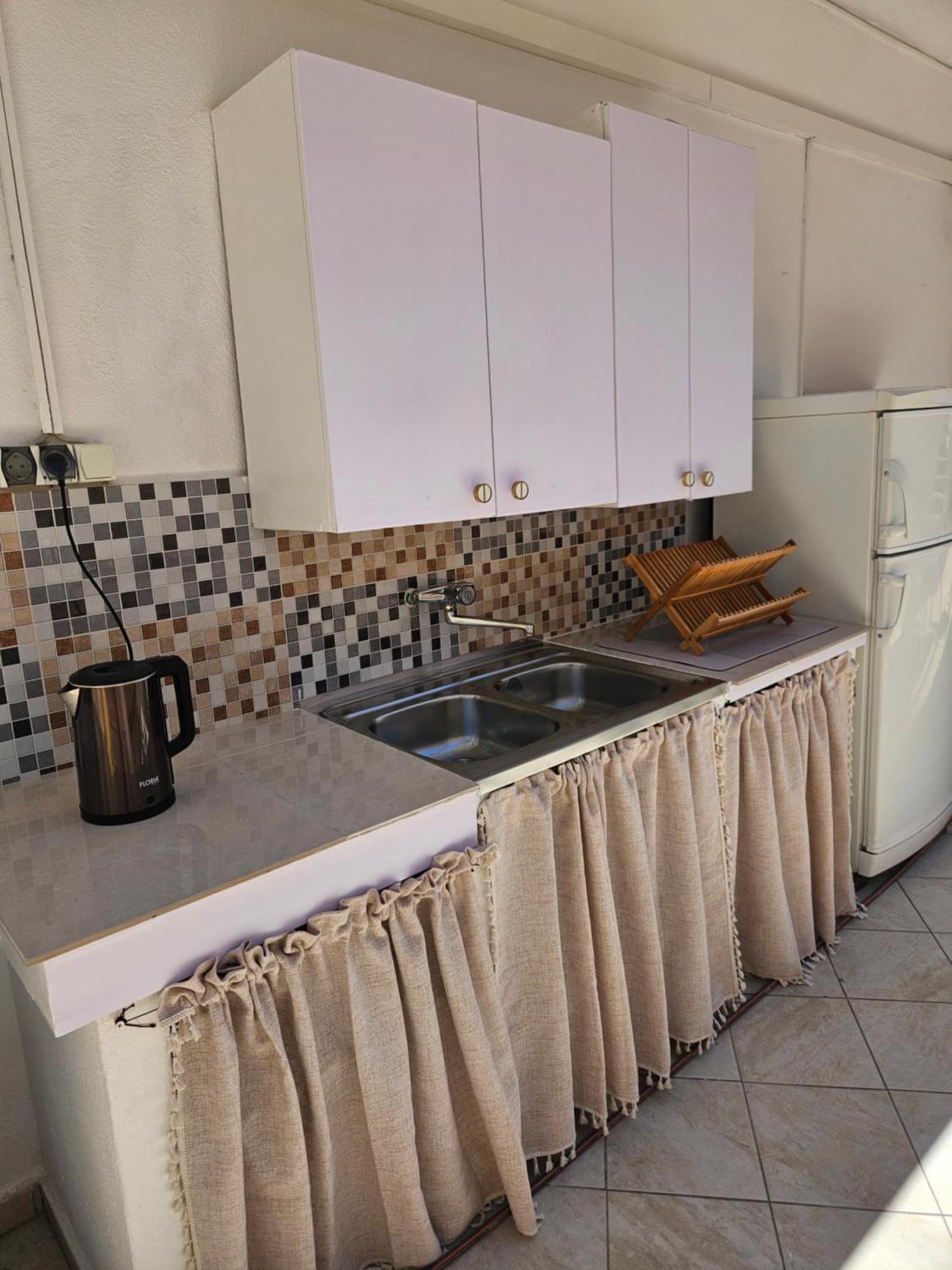 Luka'S Lodge Guesthouse & Hostel Χβαρ Εξωτερικό φωτογραφία