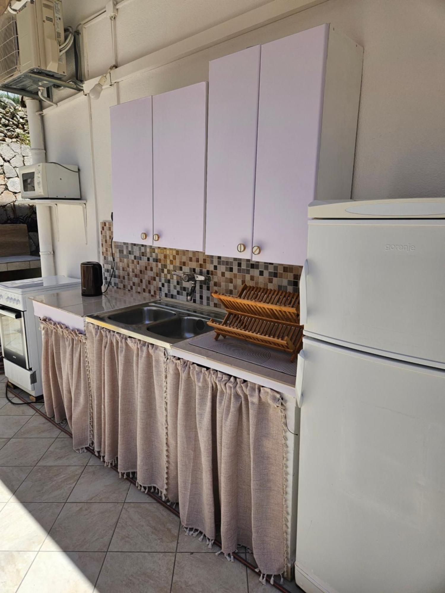 Luka'S Lodge Guesthouse & Hostel Χβαρ Εξωτερικό φωτογραφία