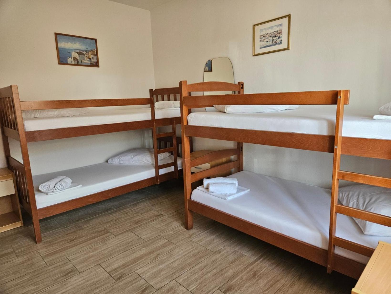 Luka'S Lodge Guesthouse & Hostel Χβαρ Εξωτερικό φωτογραφία