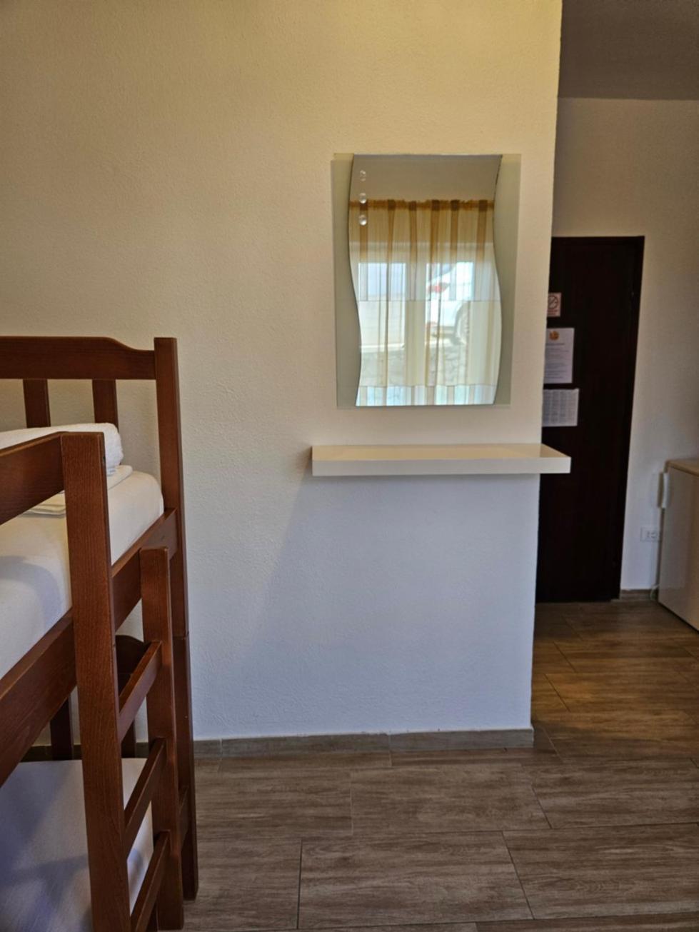 Luka'S Lodge Guesthouse & Hostel Χβαρ Εξωτερικό φωτογραφία