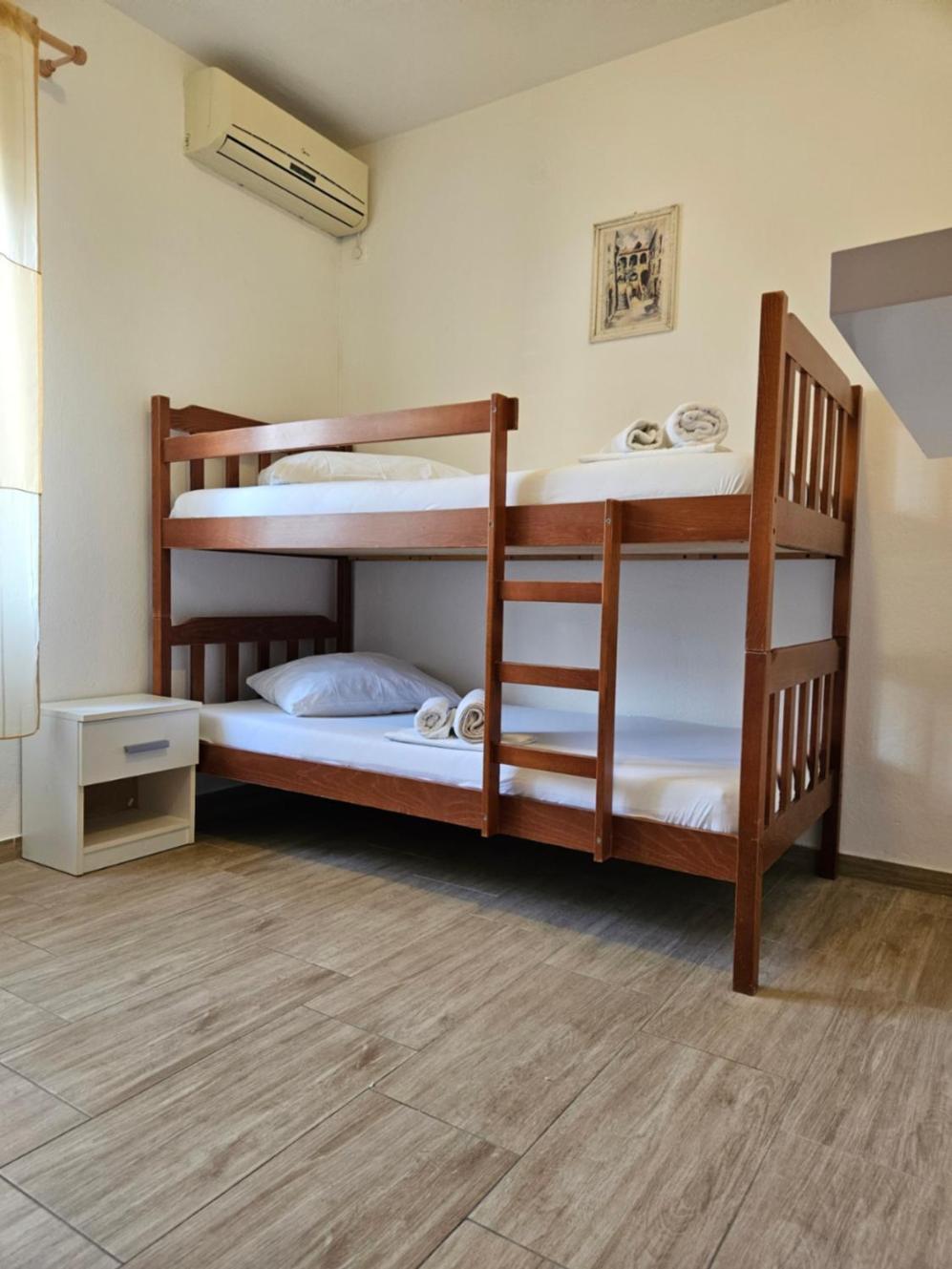Luka'S Lodge Guesthouse & Hostel Χβαρ Εξωτερικό φωτογραφία