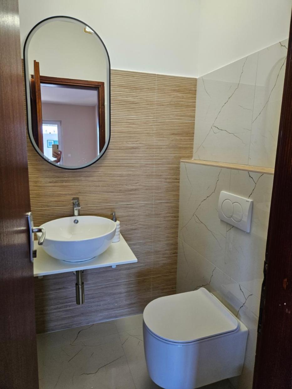 Luka'S Lodge Guesthouse & Hostel Χβαρ Εξωτερικό φωτογραφία