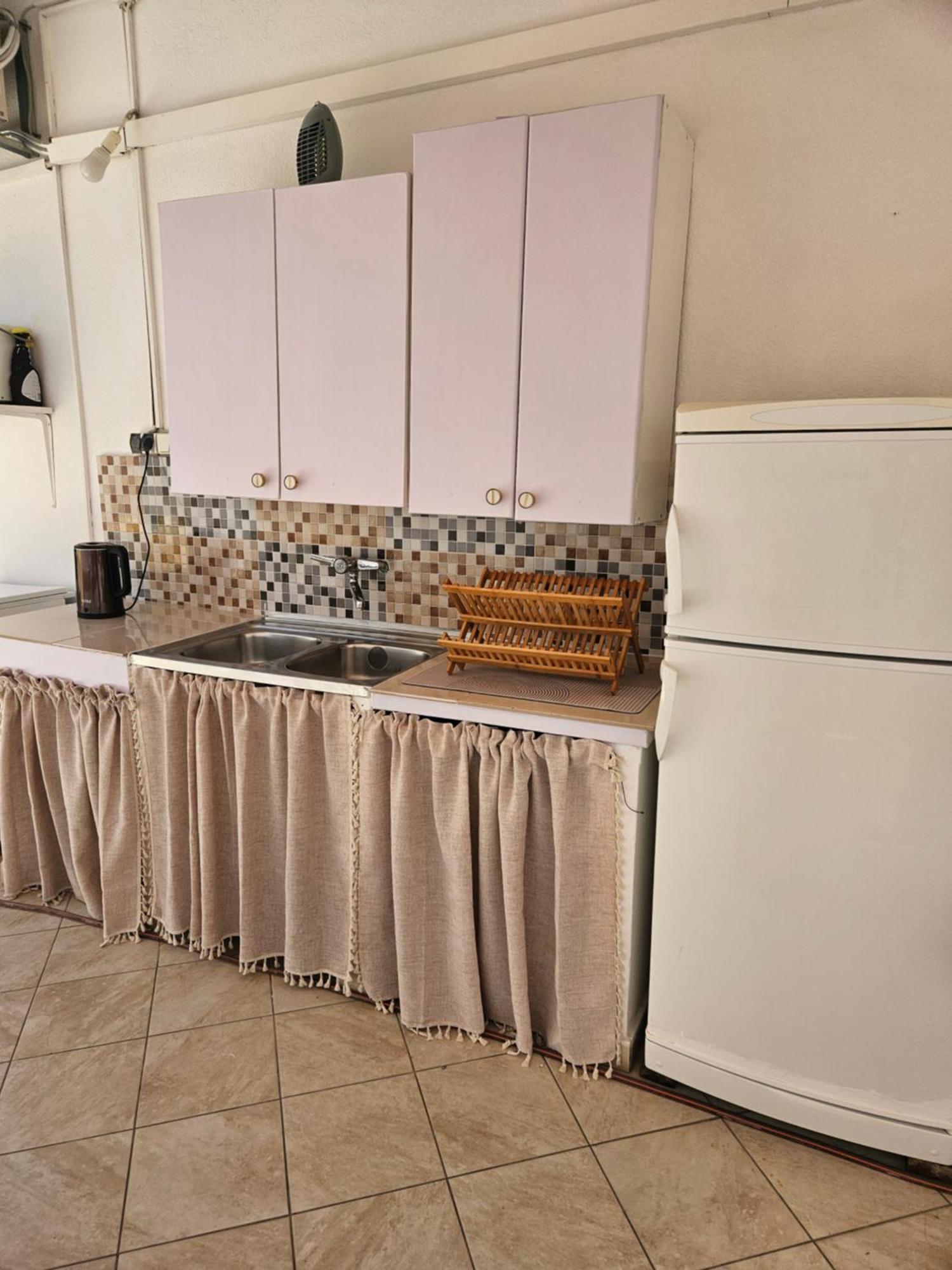 Luka'S Lodge Guesthouse & Hostel Χβαρ Εξωτερικό φωτογραφία